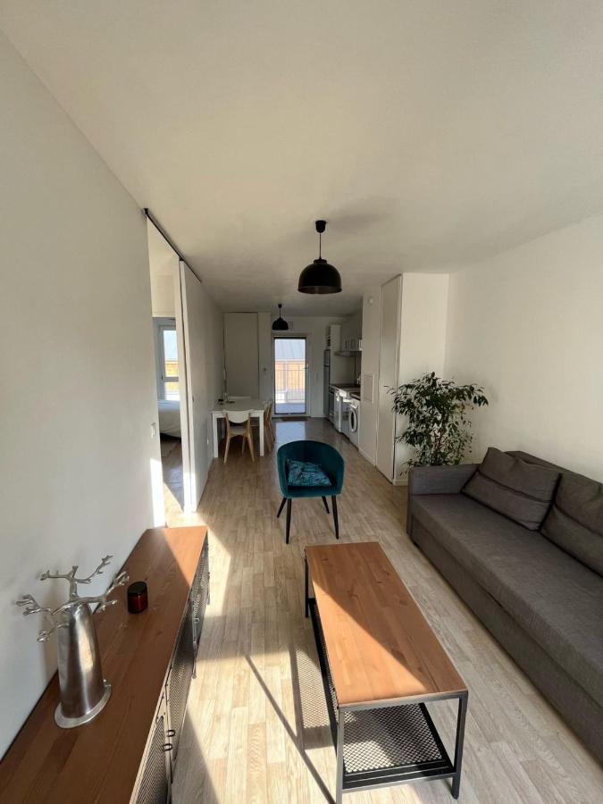 Modern And Bright Apartment Near Paris Ла-Курнев Екстер'єр фото