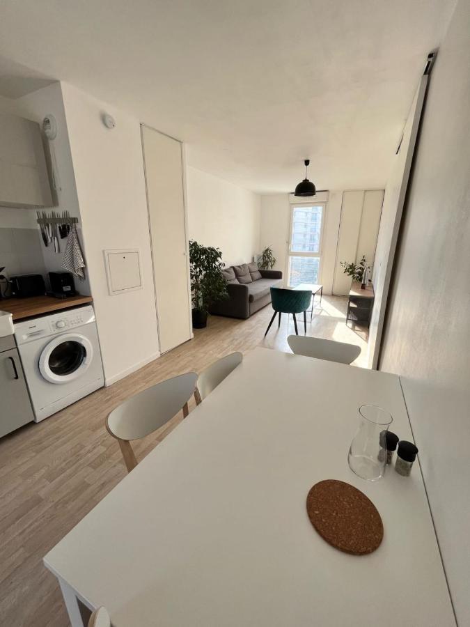 Modern And Bright Apartment Near Paris Ла-Курнев Екстер'єр фото