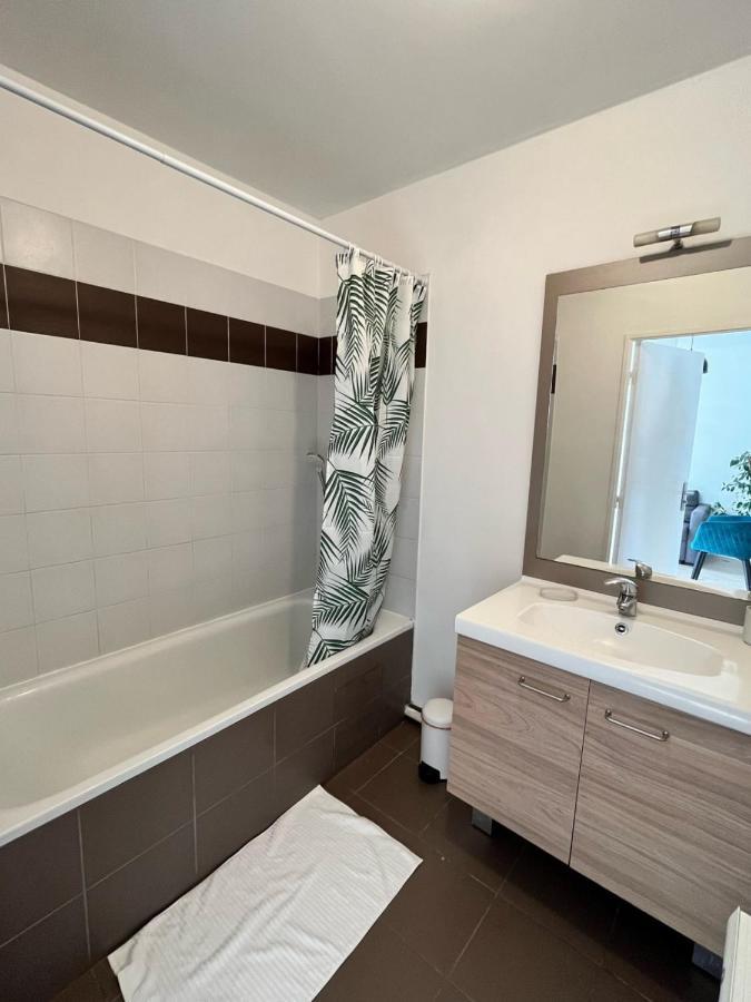 Modern And Bright Apartment Near Paris Ла-Курнев Екстер'єр фото
